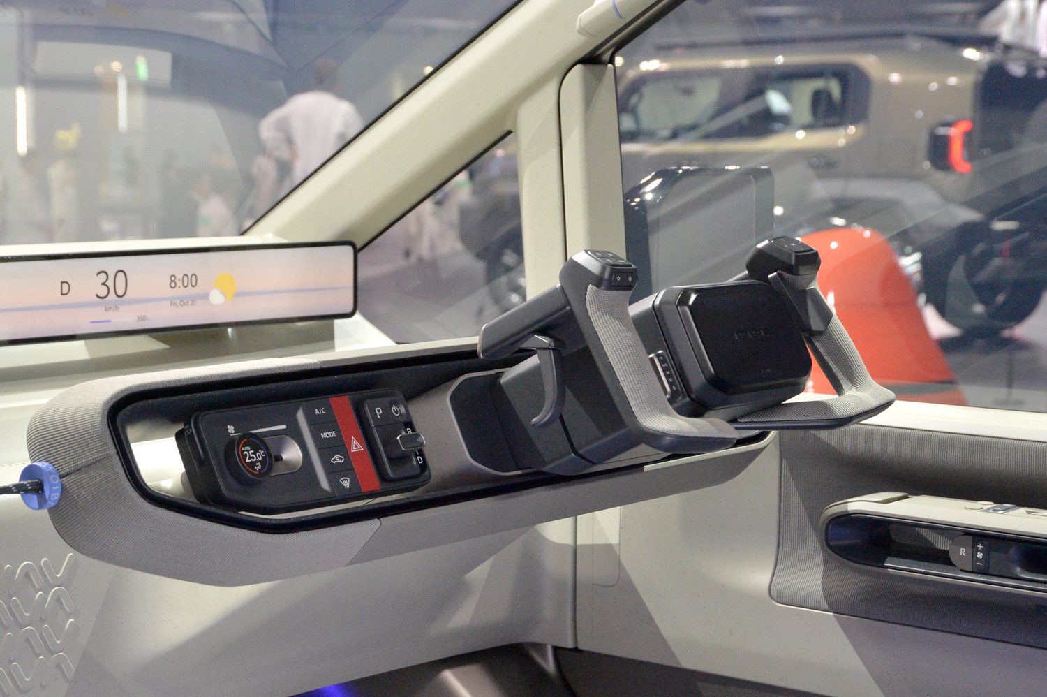 トヨタ・カヨイバコ・コンセプトのステアリング