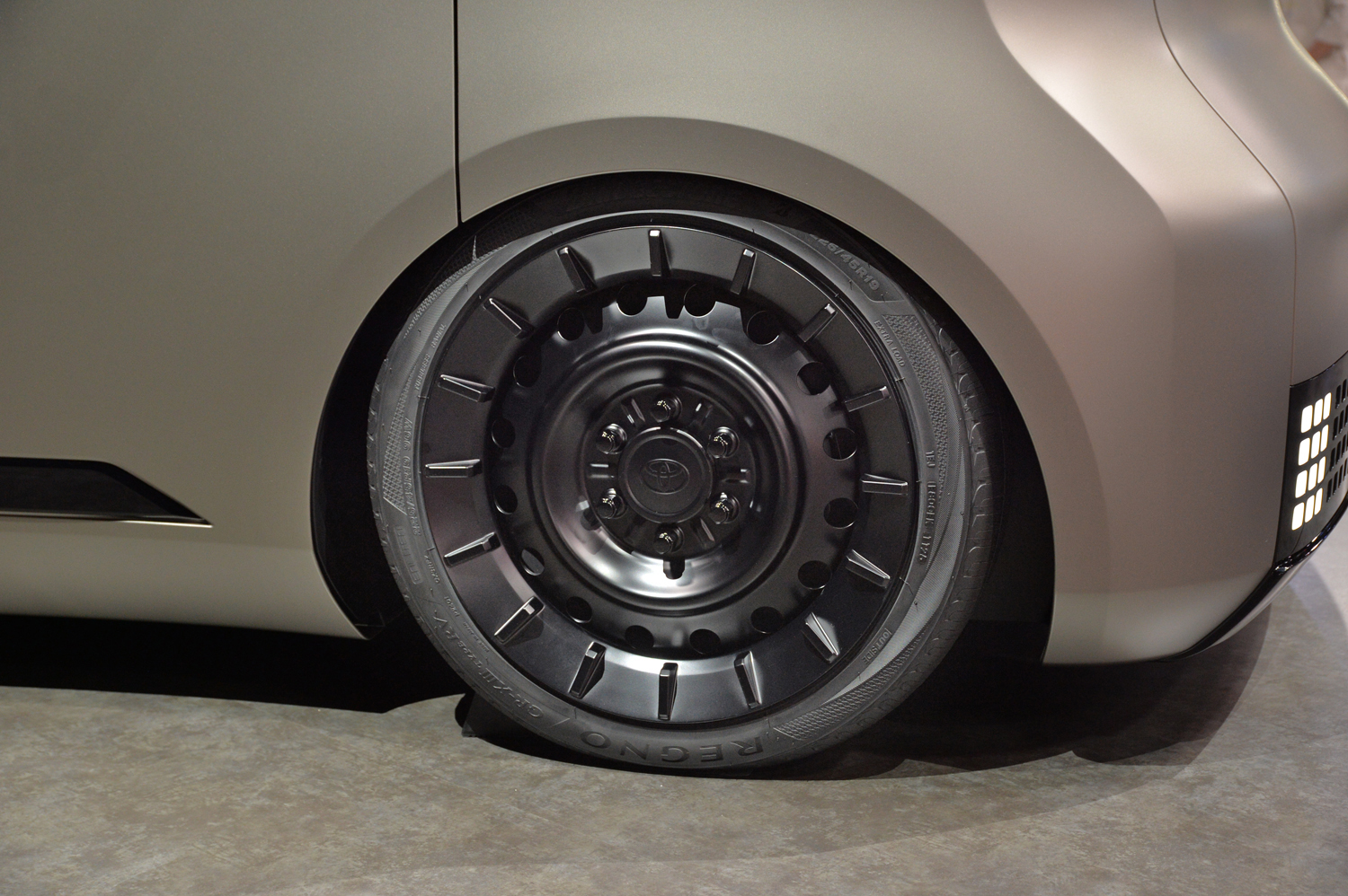 トヨタのブースの約半分を占めた「カヨイバコ」ってなにもの 〜 画像14