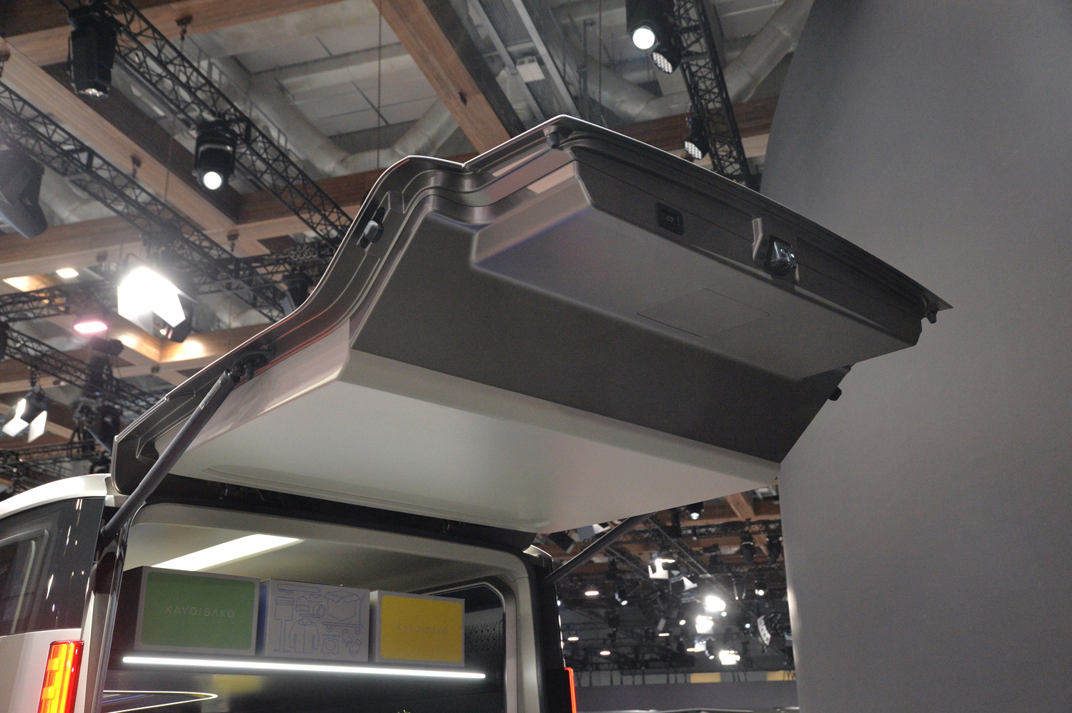 トヨタのブースの約半分を占めた「カヨイバコ」ってなにもの 〜 画像17