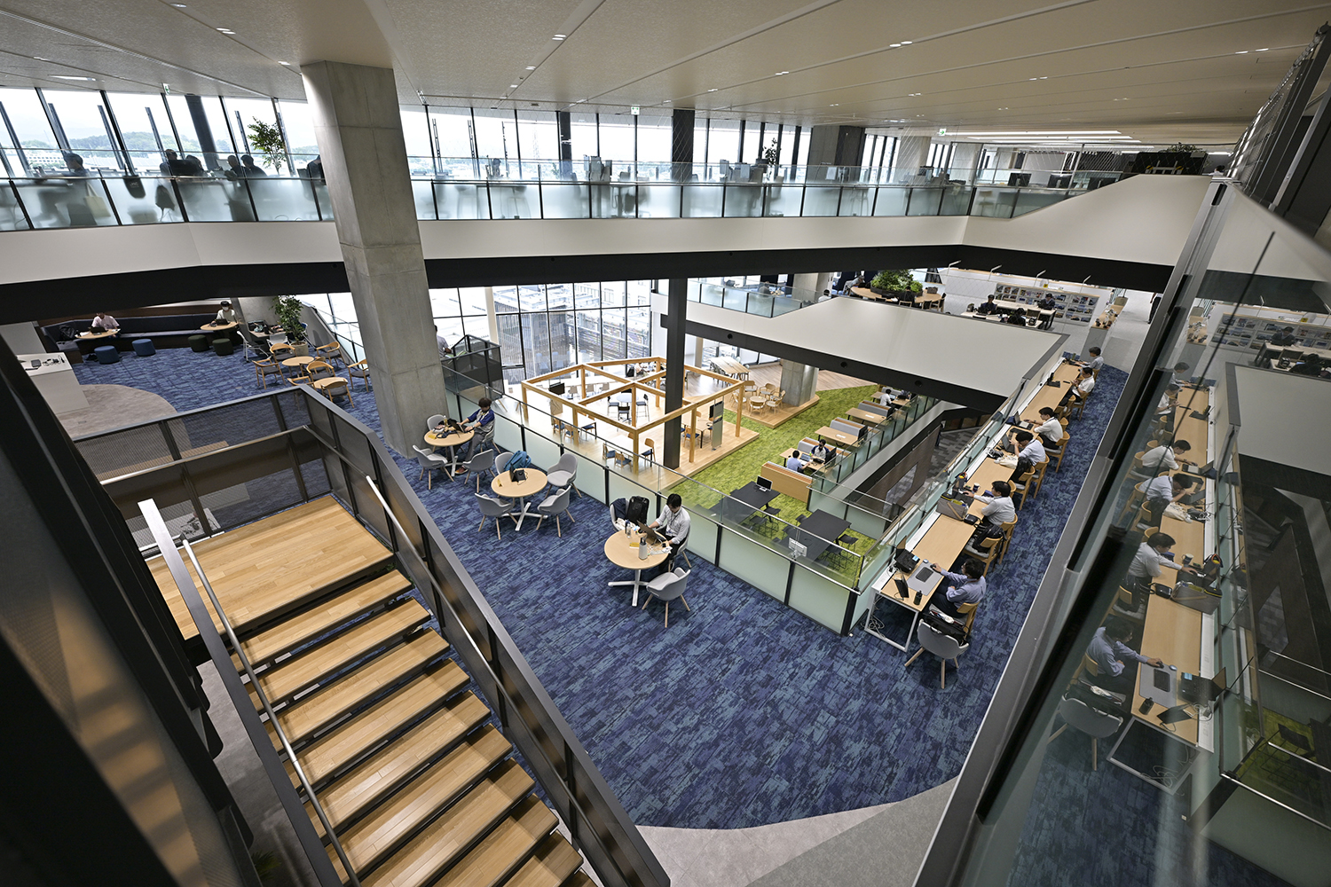 イノベーションハブの吹き抜け 〜 画像42
