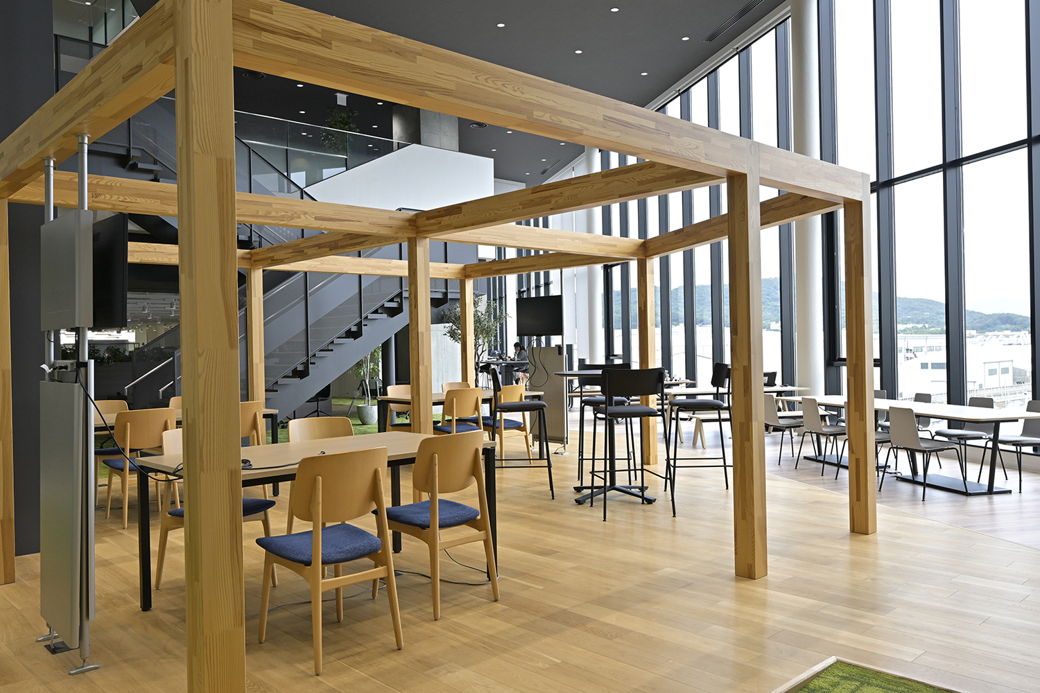 エンジニア同士のコミュニケーションを蜜にする「イノベーションハブ」は従来のイメージからかけ離れたオシャレすぎる研究所だった 〜 画像47