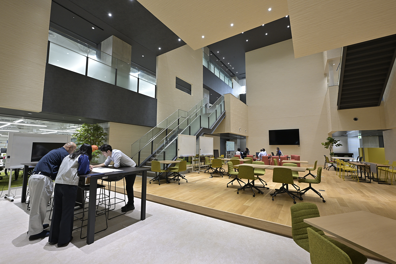 エンジニア同士のコミュニケーションを蜜にする「イノベーションハブ」は従来のイメージからかけ離れたオシャレすぎる研究所だった 〜 画像79