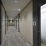 【画像】次世代のスバルは「イノハブ」から生まれる！　エンジニア同士のコミュニケーションを大切にするオシャレ研究施設「イノベーションハブ」に潜入 〜 画像107