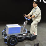 【画像】クルマのあとはコイツで玄関先までお届け！　トヨタが考えるハイエースから降りた先のモビリティが激熱【ジャパンモビリティショー2025】 〜 画像6