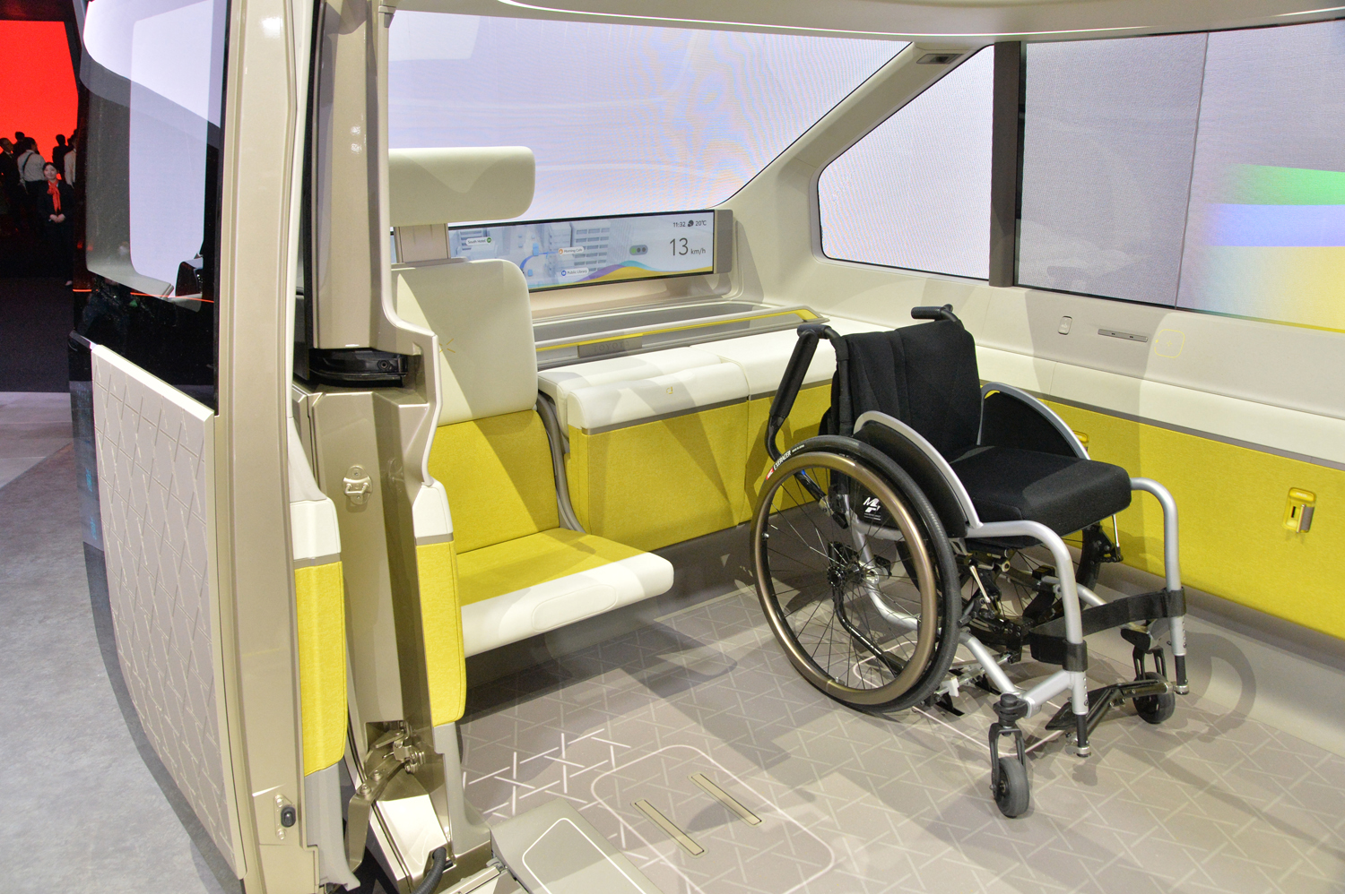 トヨタKAGOBOの車内 〜 画像14