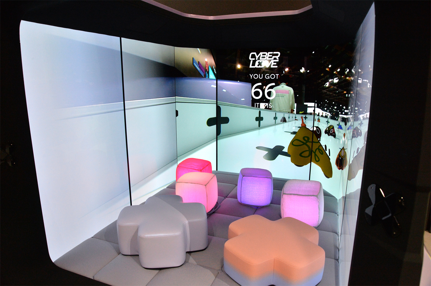 トヨタ・サイバーLOVEのインテリア