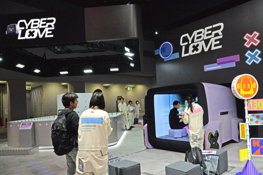 トヨタがクルマの操作方法を変える!?　「CYBER LOVE」で遊びながら次世代のユーザーインターフェイスを体験【ジャパンモビリティショー2025】