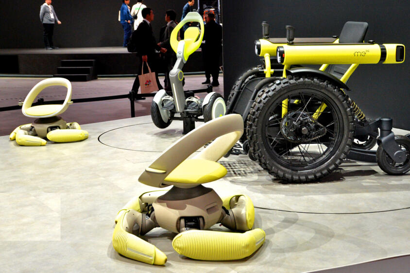 誰もが自由に動ける社会をトヨタが叶える！　ハンデのある人だけでなくすべての人に優しい次世代モビリティ「meシリーズ」とは【ジャパンモビリティショー2025】