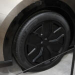 【画像】自動車メーカーじゃないからこその目の付け所！　シャープの電気自動車は「停まっているときの価値」をめちゃくちゃ高めるクルマだった【ジャパンモビリティショー2025】 〜 画像2