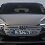 【画像】確かに輸入車に日本のナンバーってダサいけど……海外ナンバーの上に日本のナンバーを重ねづけって問題ないの？ 〜 画像1