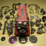 【画像】キチンと動くのになんで？　精密機械のクルマのエンジンからオイルが漏れるワケ 〜 画像1