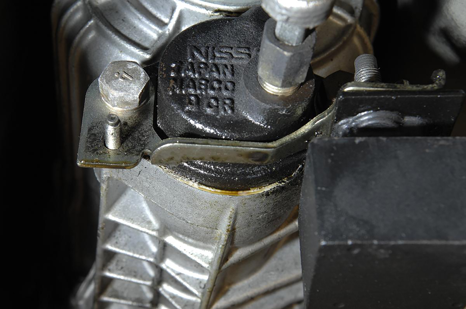 壊れてるわけでもないのになぜエンジンからオイルが漏れる？ 〜 画像4