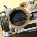 【画像】キチンと動くのになんで？　精密機械のクルマのエンジンからオイルが漏れるワケ 〜 画像5