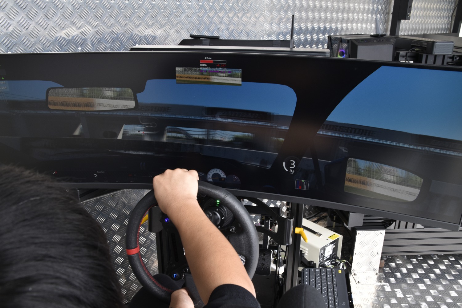 交通タイムス社若手社員3名がシミュレータに挑戦 〜 画像20