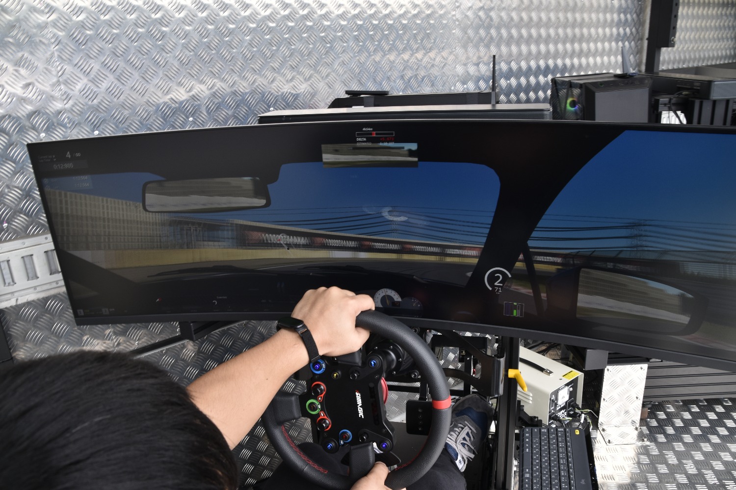 交通タイムス社若手社員3名がシミュレータに挑戦 〜 画像23