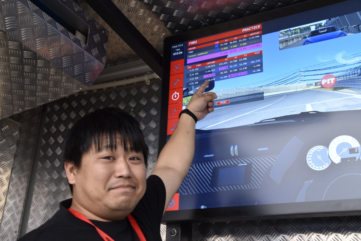 交通タイムス社若手社員3名がシミュレータに挑戦 〜 画像21