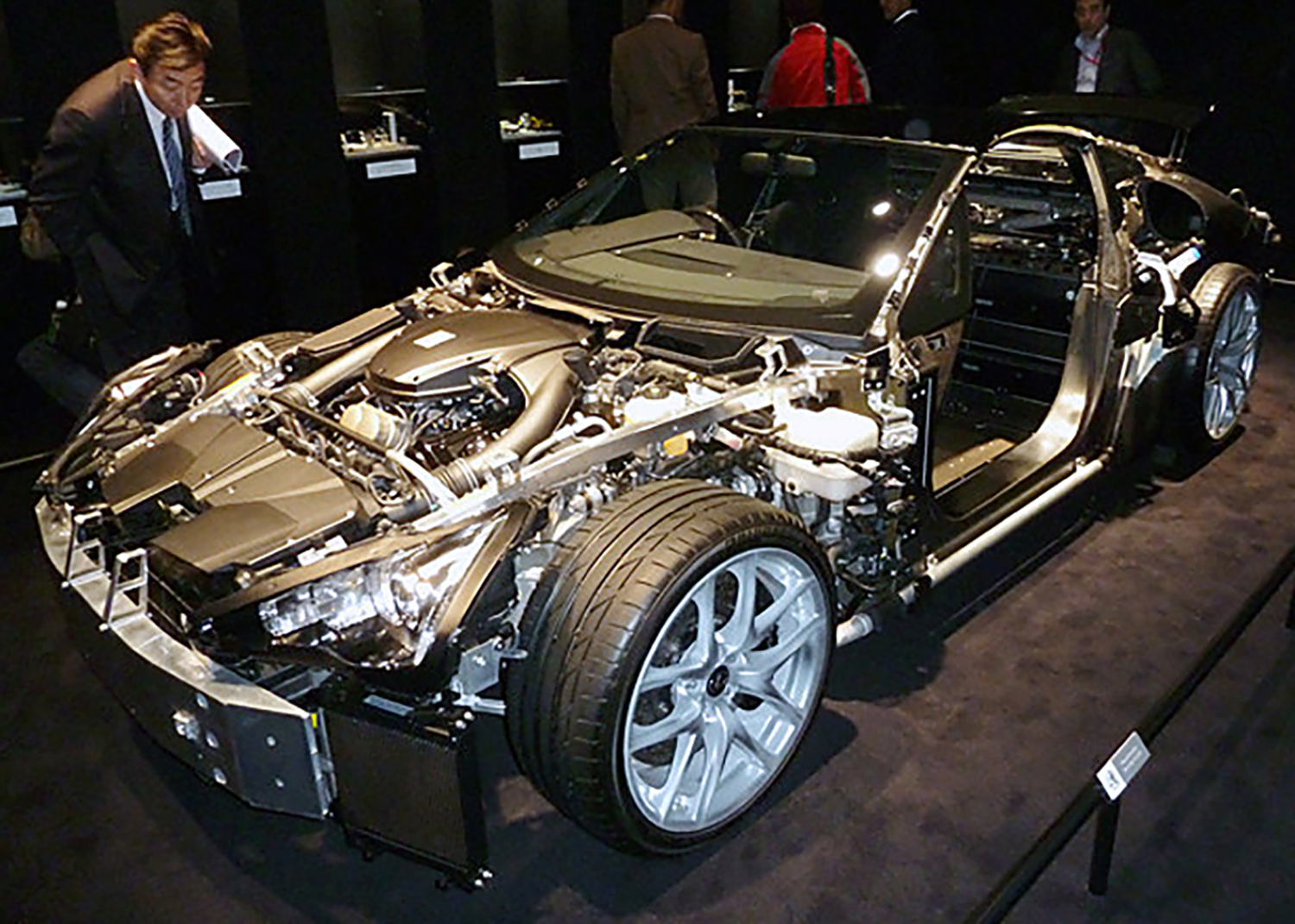 レクサスLFAのベアシャシー 〜 画像1