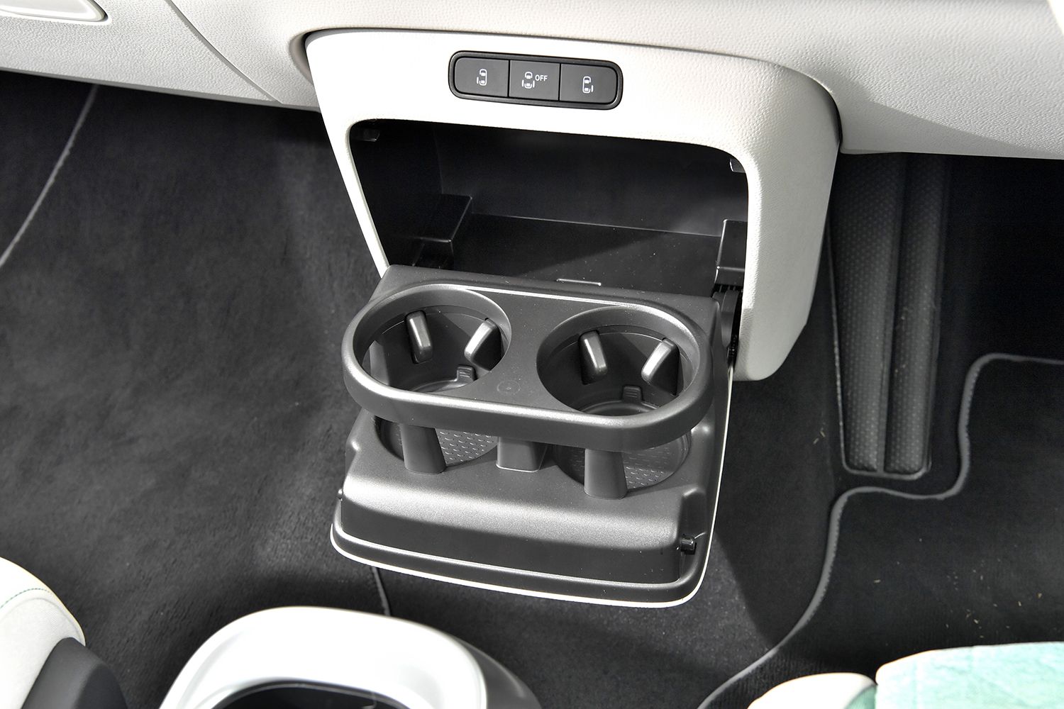 フォルクスワーゲンの1000万円ミニバン「ID.BUZZ」にはアルファードにはない心地よさがあった 〜 画像24