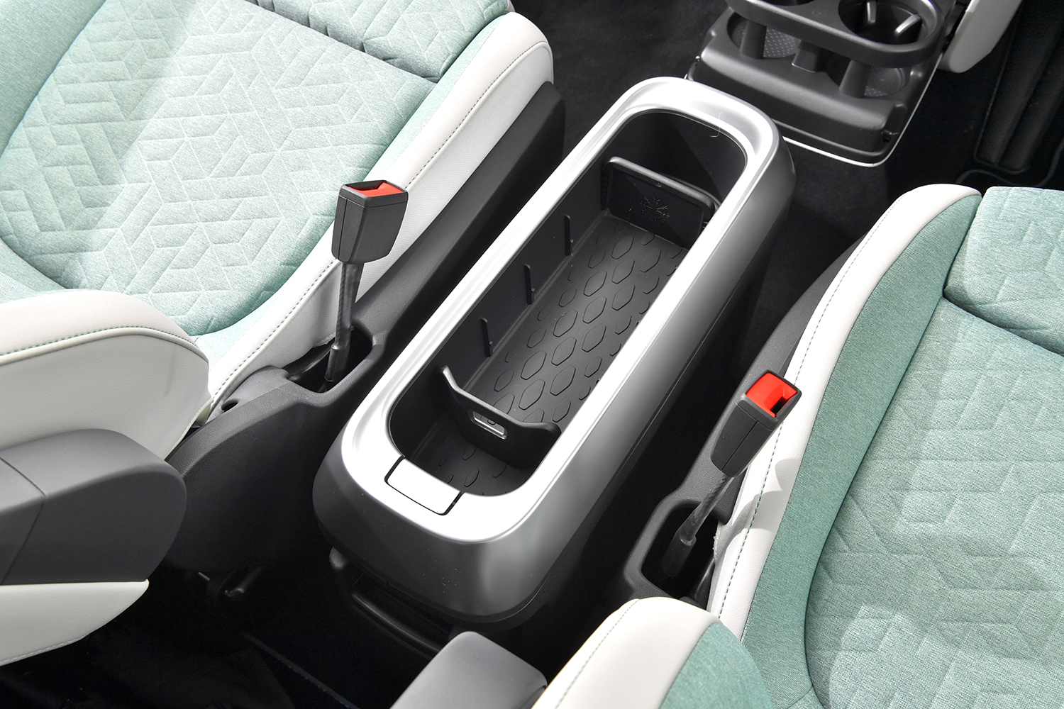 フォルクスワーゲンの1000万円ミニバン「ID.BUZZ」にはアルファードにはない心地よさがあった 〜 画像25