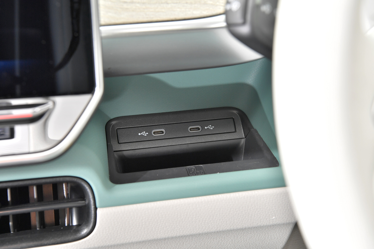 フォルクスワーゲンの1000万円ミニバン「ID.BUZZ」にはアルファードにはない心地よさがあった 〜 画像26