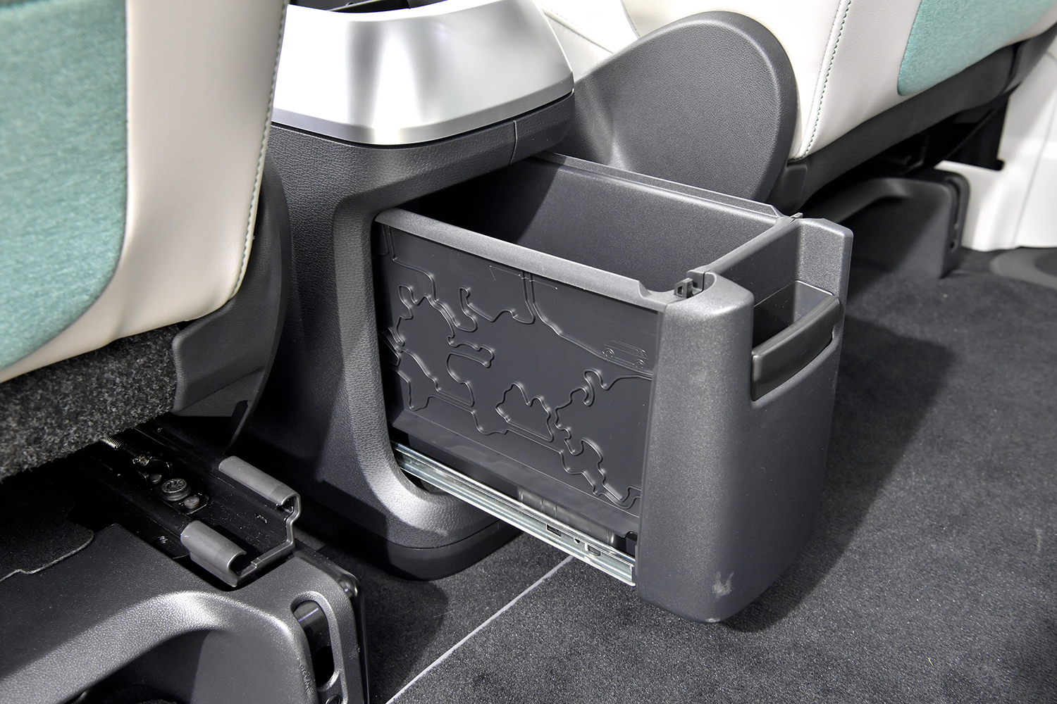 フォルクスワーゲンの1000万円ミニバン「ID.BUZZ」にはアルファードにはない心地よさがあった 〜 画像27