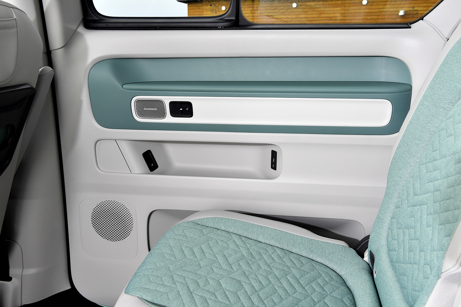 フォルクスワーゲンの1000万円ミニバン「ID.BUZZ」にはアルファードにはない心地よさがあった 〜 画像28