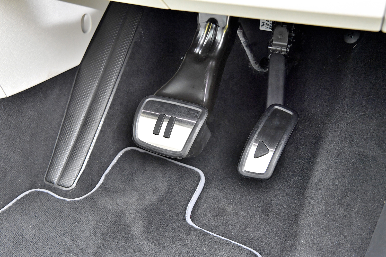 フォルクスワーゲンの1000万円ミニバン「ID.BUZZ」にはアルファードにはない心地よさがあった 〜 画像29