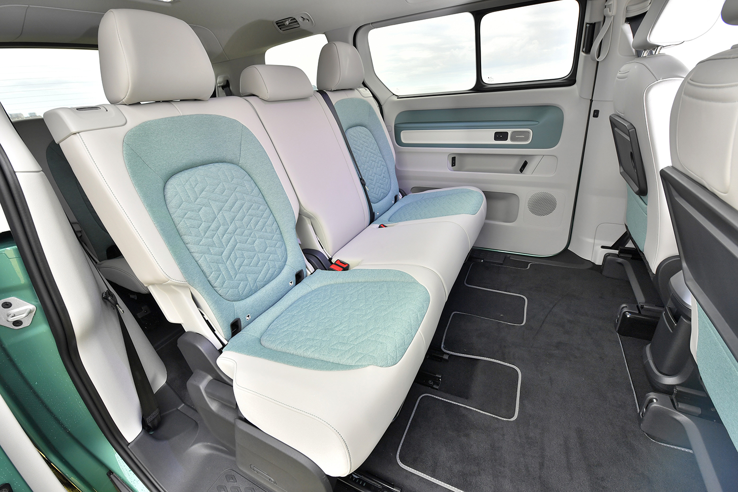 フォルクスワーゲンの1000万円ミニバン「ID.BUZZ」にはアルファードにはない心地よさがあった 〜 画像32