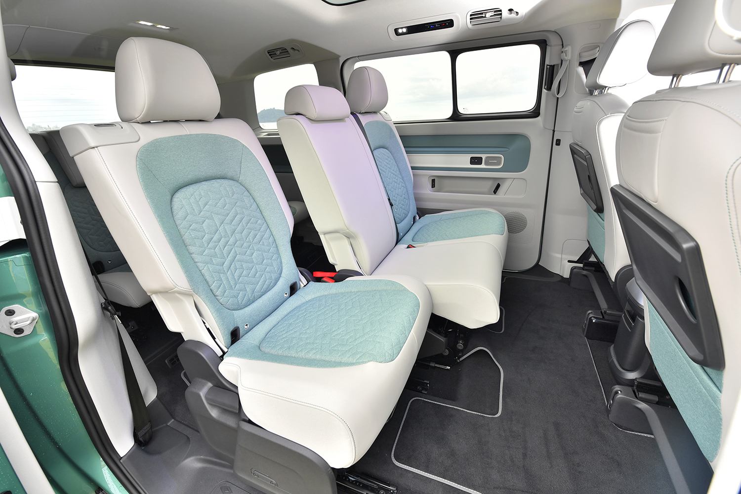 フォルクスワーゲンの1000万円ミニバン「ID.BUZZ」にはアルファードにはない心地よさがあった 〜 画像33