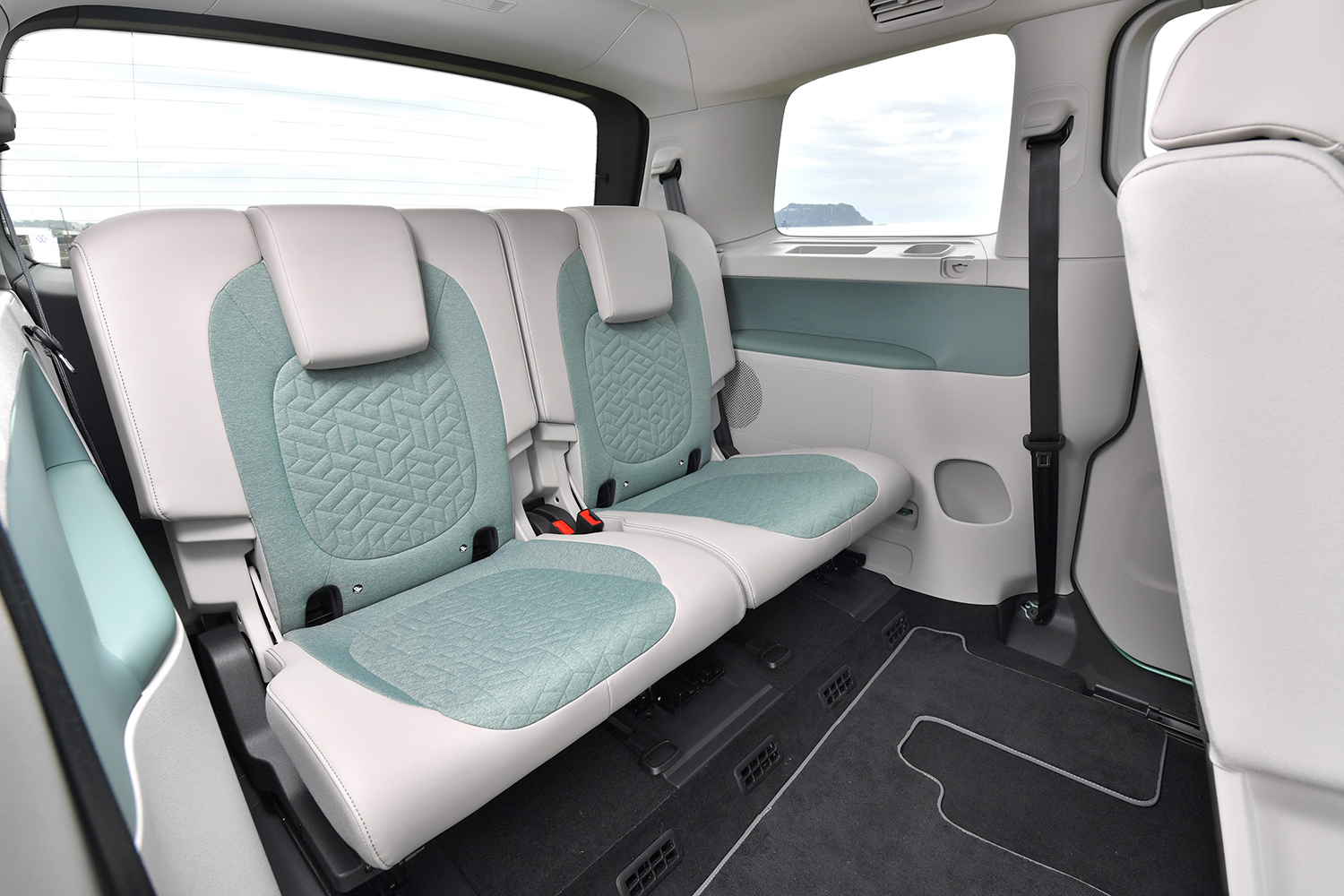 フォルクスワーゲンID.BUZZの3列めシート 〜 画像34