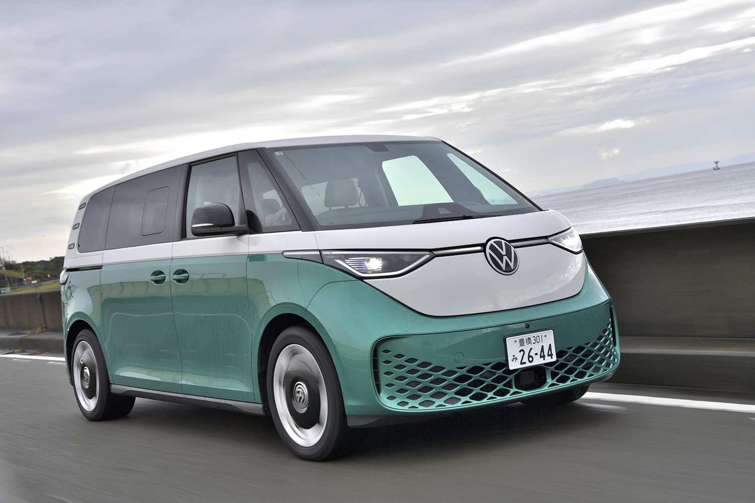 フォルクスワーゲンID.BUZZの走行シーン 〜 画像37