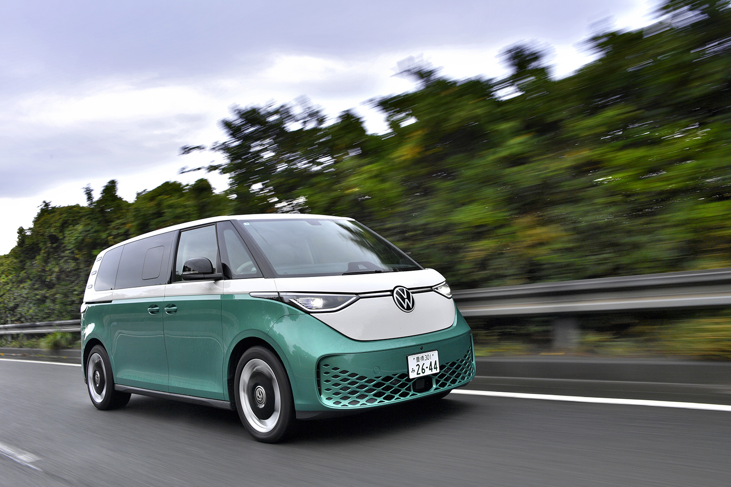 フォルクスワーゲンの1000万円ミニバン「ID.BUZZ」にはアルファードにはない心地よさがあった 〜 画像38