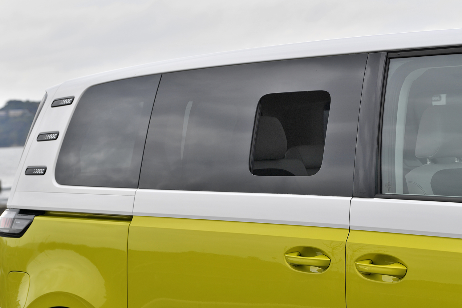 フォルクスワーゲンの1000万円ミニバン「ID.BUZZ」にはアルファードにはない心地よさがあった 〜 画像45