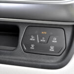 【画像】【試乗】ナリはバスでも走りはポルシェを連想させる！　ID.Buzzがあれば楽しいカーライフが送れること間違いなし!! 〜 画像48