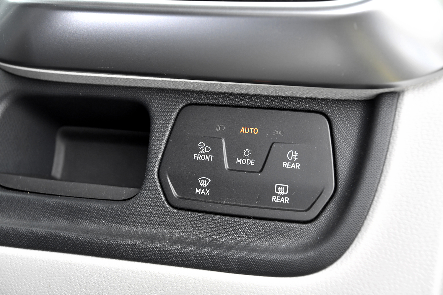 フォルクスワーゲンの1000万円ミニバン「ID.BUZZ」にはアルファードにはない心地よさがあった 〜 画像48