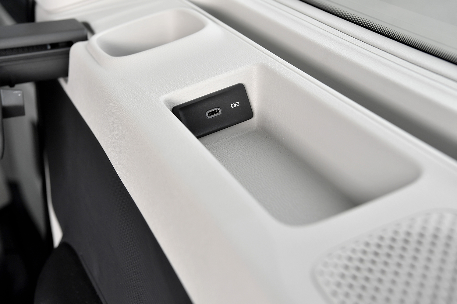 フォルクスワーゲンの1000万円ミニバン「ID.BUZZ」にはアルファードにはない心地よさがあった 〜 画像55