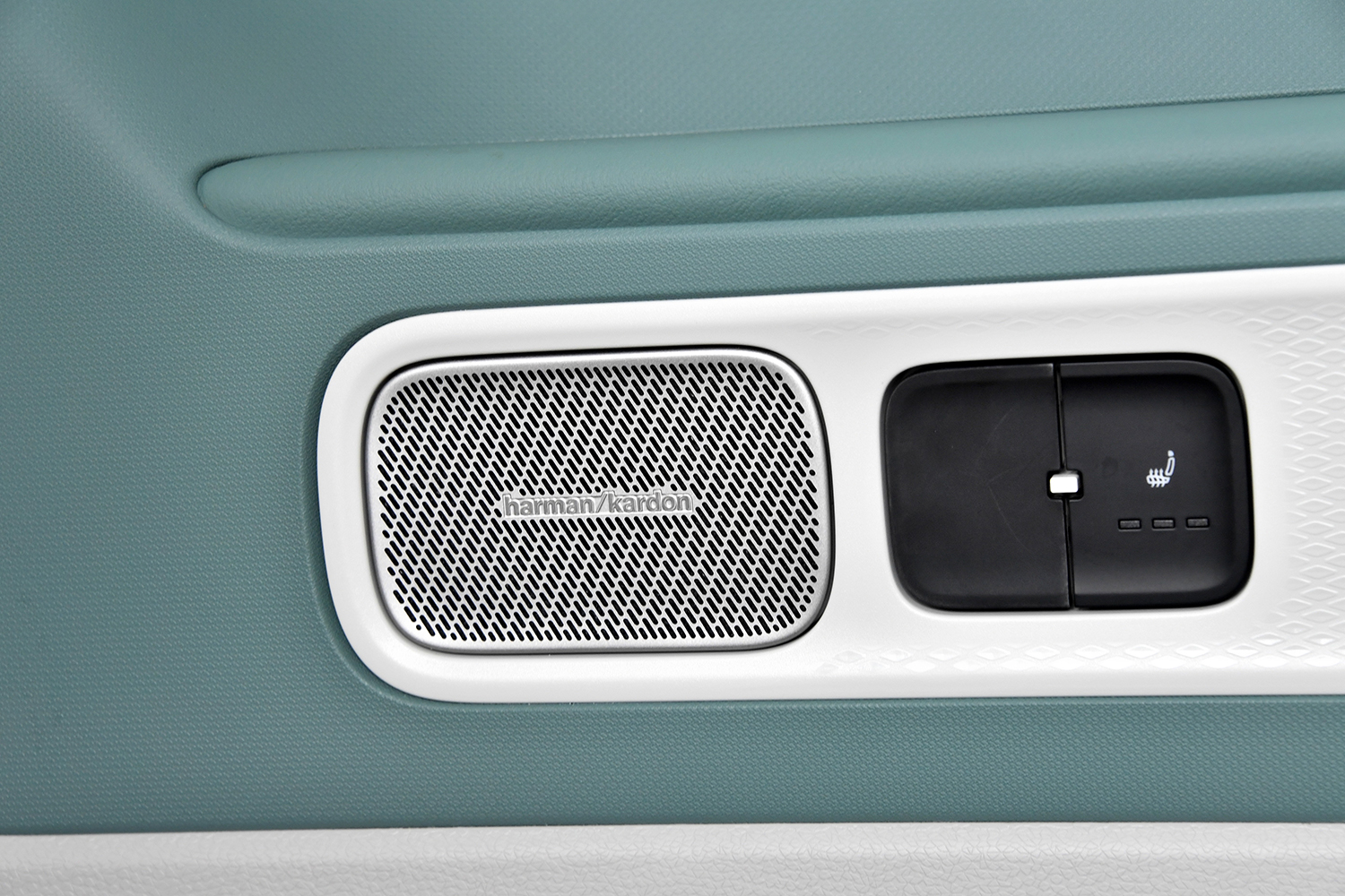 フォルクスワーゲンの1000万円ミニバン「ID.BUZZ」にはアルファードにはない心地よさがあった 〜 画像57