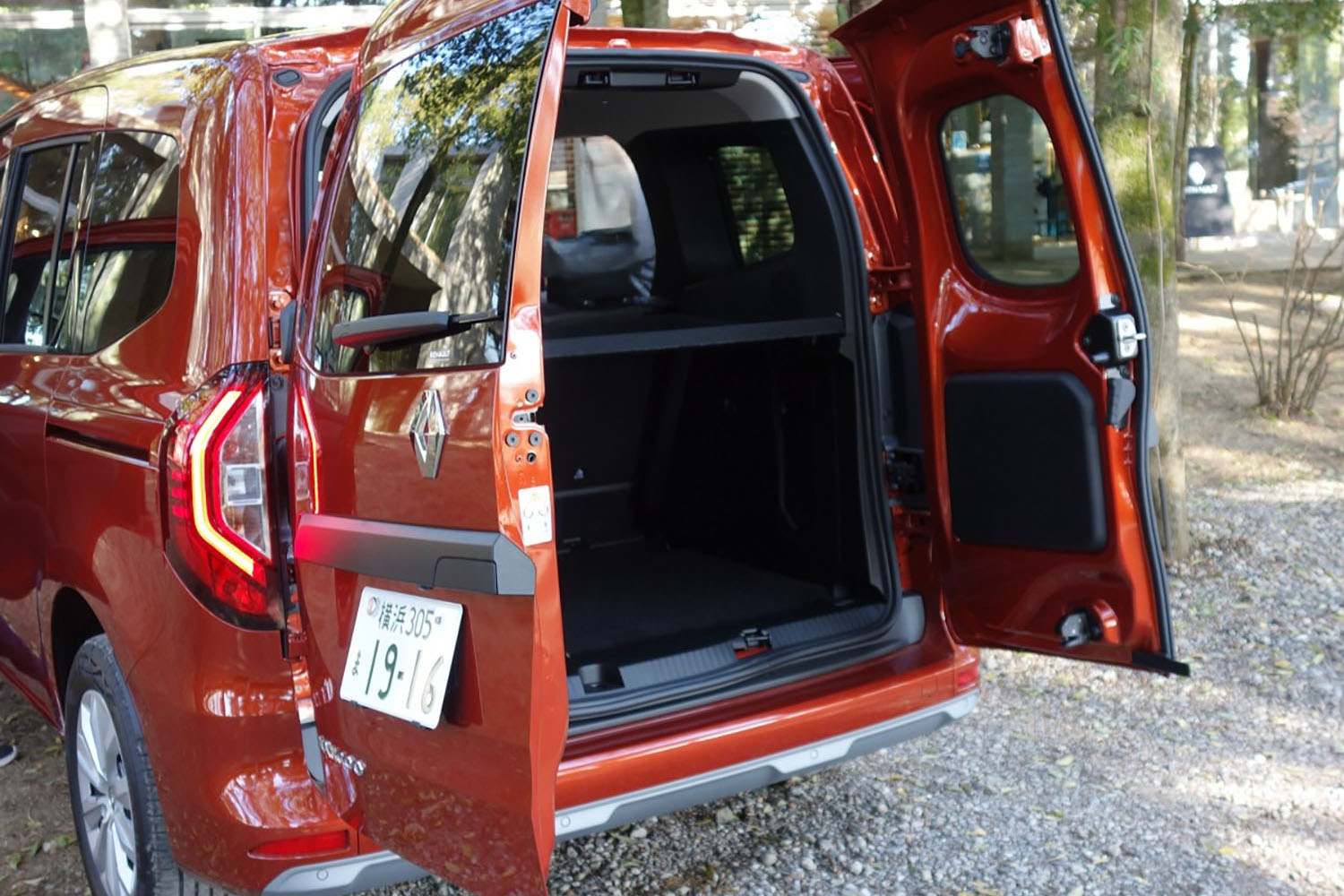 ルノー・カングーの両開きリヤゲート