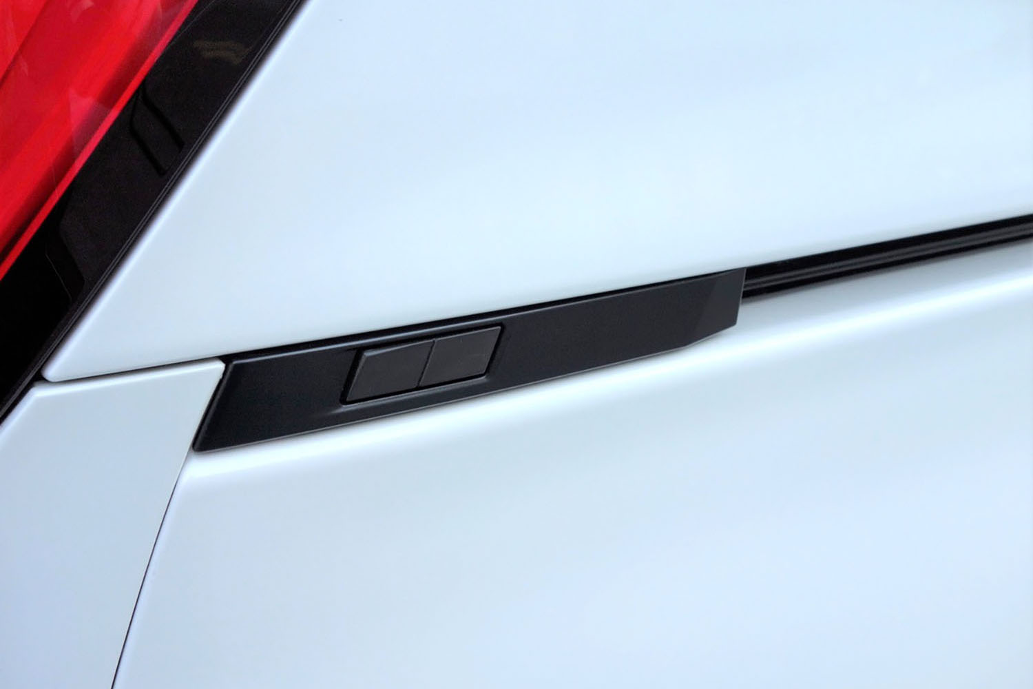 トヨタ・ノア＆ヴォクシーのリヤゲート開閉スイッチ