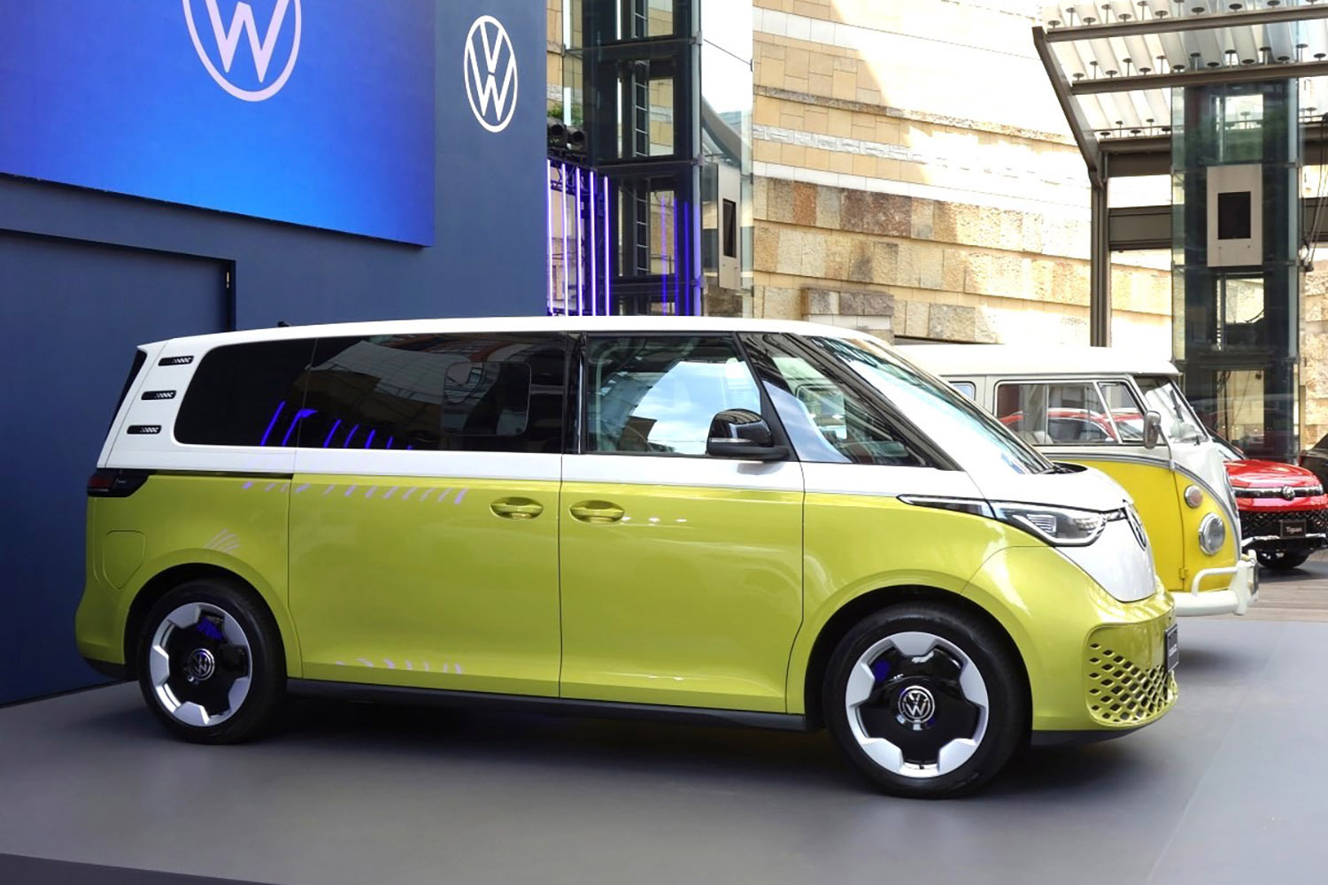 フォルクスワーゲンID.Buzzのサイドビュー 〜 画像4