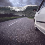 【画像】クルマを運転中に津波警報！　取るべき行動とは？ 〜 画像1