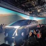 【画像】センチュリーを見るのに30分待ち！　大盛況のJMSのなかでもトヨタ系ブースは圧倒的な人気だった 〜 画像1