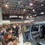 【画像】センチュリーを見るのに30分待ち！　大盛況のJMSのなかでもトヨタ系ブースは圧倒的な人気だった 〜 画像2