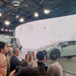 【画像】センチュリーを見るのに30分待ち！　大盛況のJMSのなかでもトヨタ系ブースは圧倒的な人気だった 〜 画像3