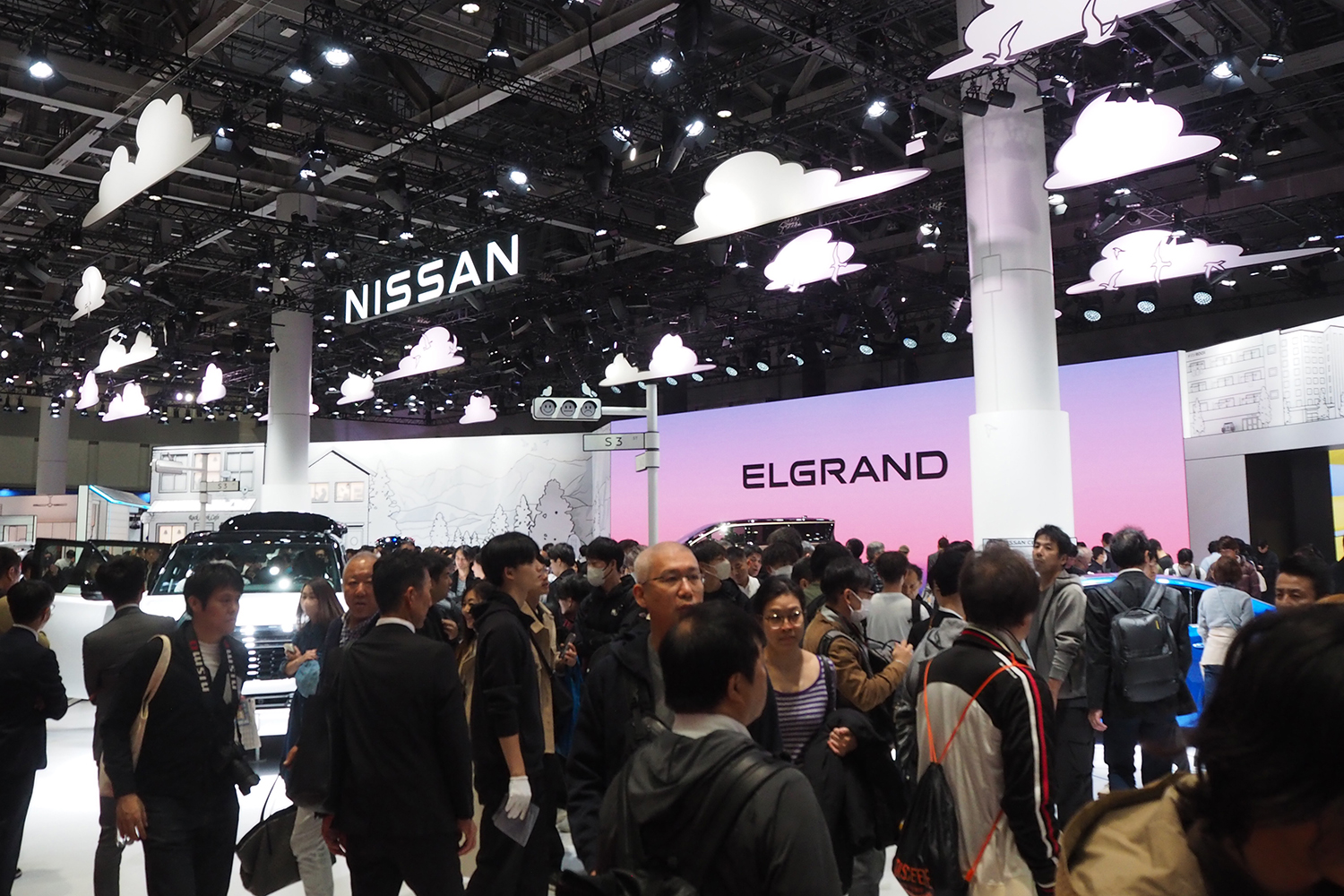 ジャパンモビリティショー2025の会場内