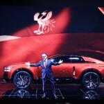 【画像】センチュリーを見るのに30分待ち！　大盛況のJMSのなかでもトヨタ系ブースは圧倒的な人気だった 〜 画像11