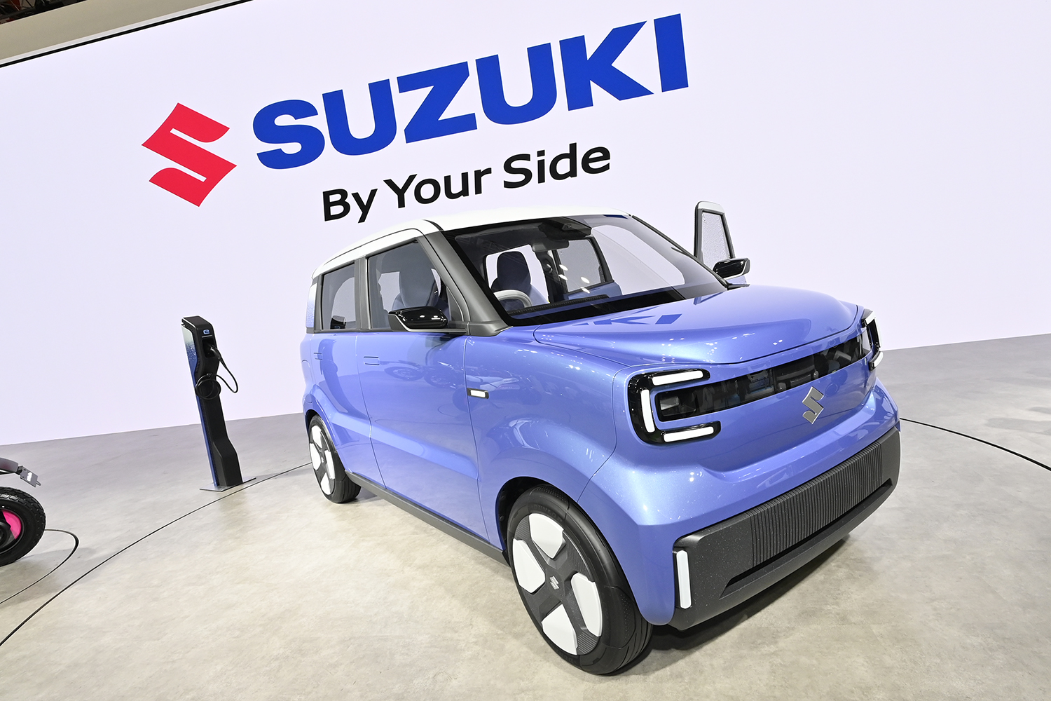 スズキVISION e-Skyのフロントスタイリング