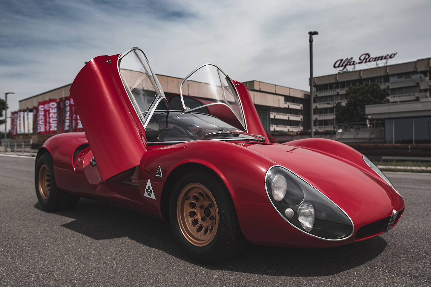 アルファロメオ・ティーポ33ストラダーレ 〜 画像2