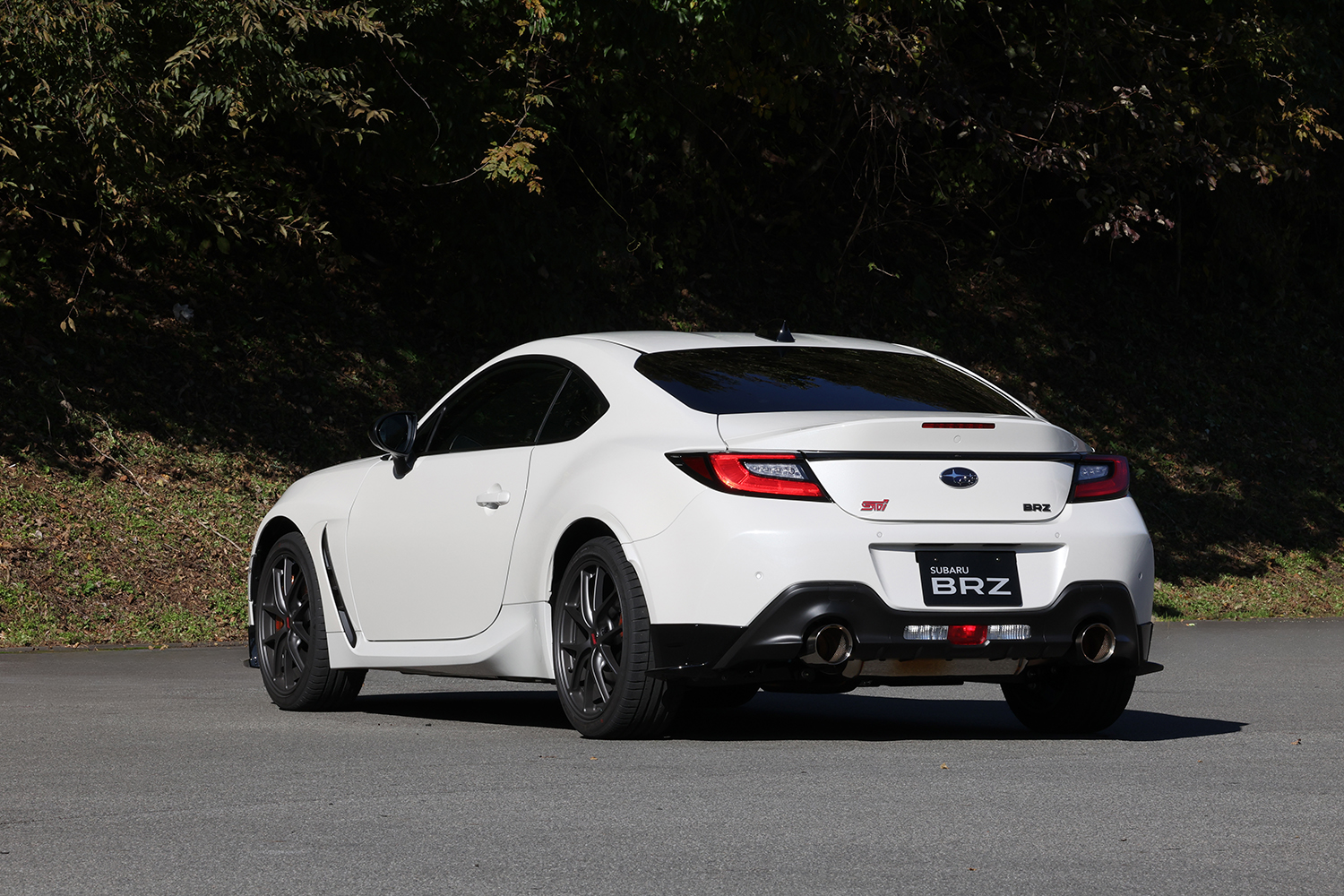 STI渾身のコンプリートカー「スバルBRZ STI Sport タイプRA」はS耐レースカーほぼそのままの感触だった 〜 画像10