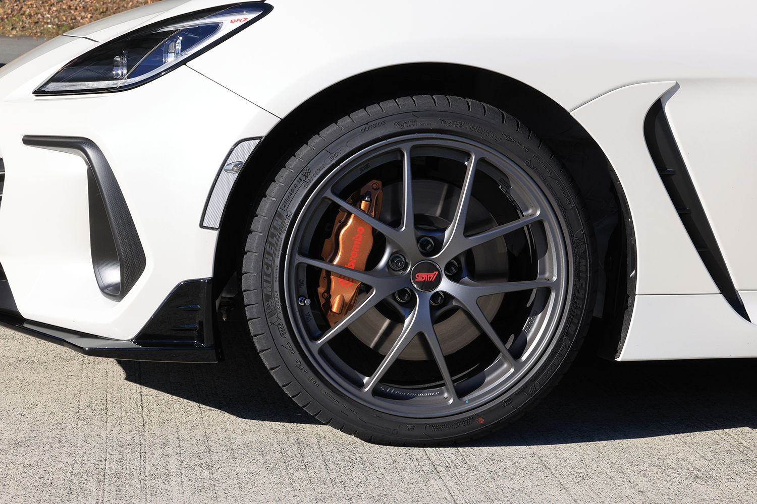 STI渾身のコンプリートカー「スバルBRZ STI Sport タイプRA」はS耐レースカーほぼそのままの感触だった 〜 画像20
